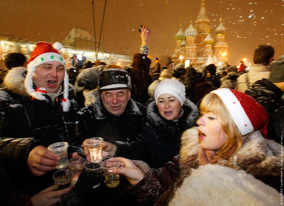 Настоящий новый год в россии. Празднование нового года. Праздник новый год в России. Празднование нового года в России. Русский новый год.